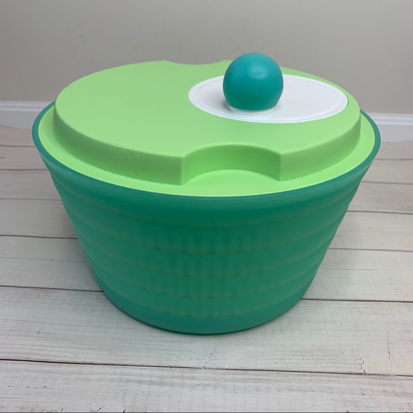 Green salad spinner and strainer | Tupperware